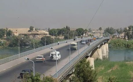 التحالف الدولي يقصف الجسر الرابع في