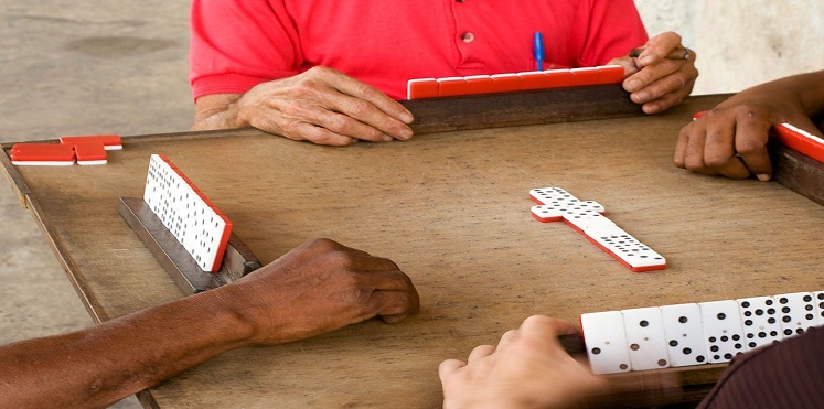 مصري يقتل صديقه بسبب لعبة “الدومينو”