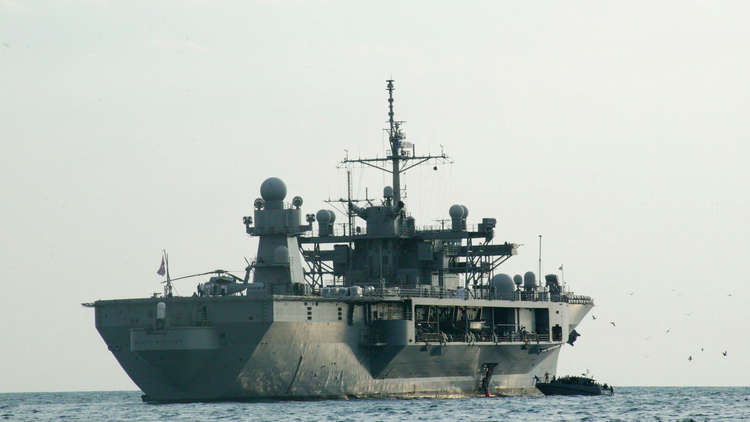 سفينة قيادة أمريكية تدخل البحر الأسود