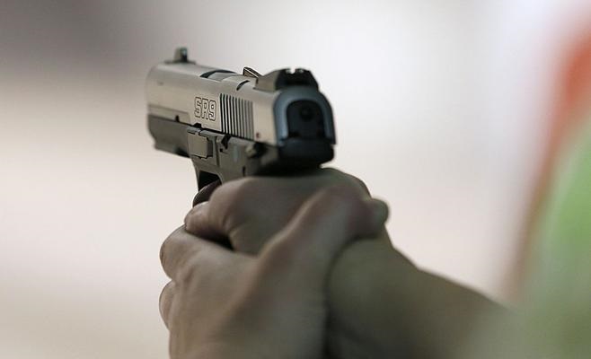 وفاة مطلوب وإصابة آخر بتبادل لإطلاق