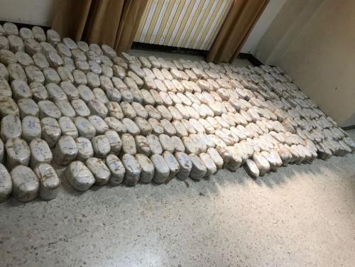 بالصور .. ضبط (9) اشخاص بحوزتهم
