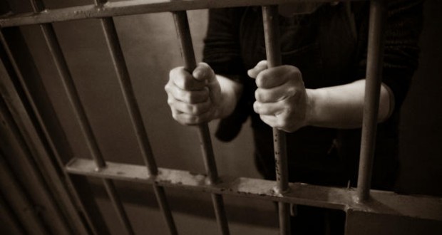 محاكمة 3 أردنيين ولبنانيين بقضية (أسهم