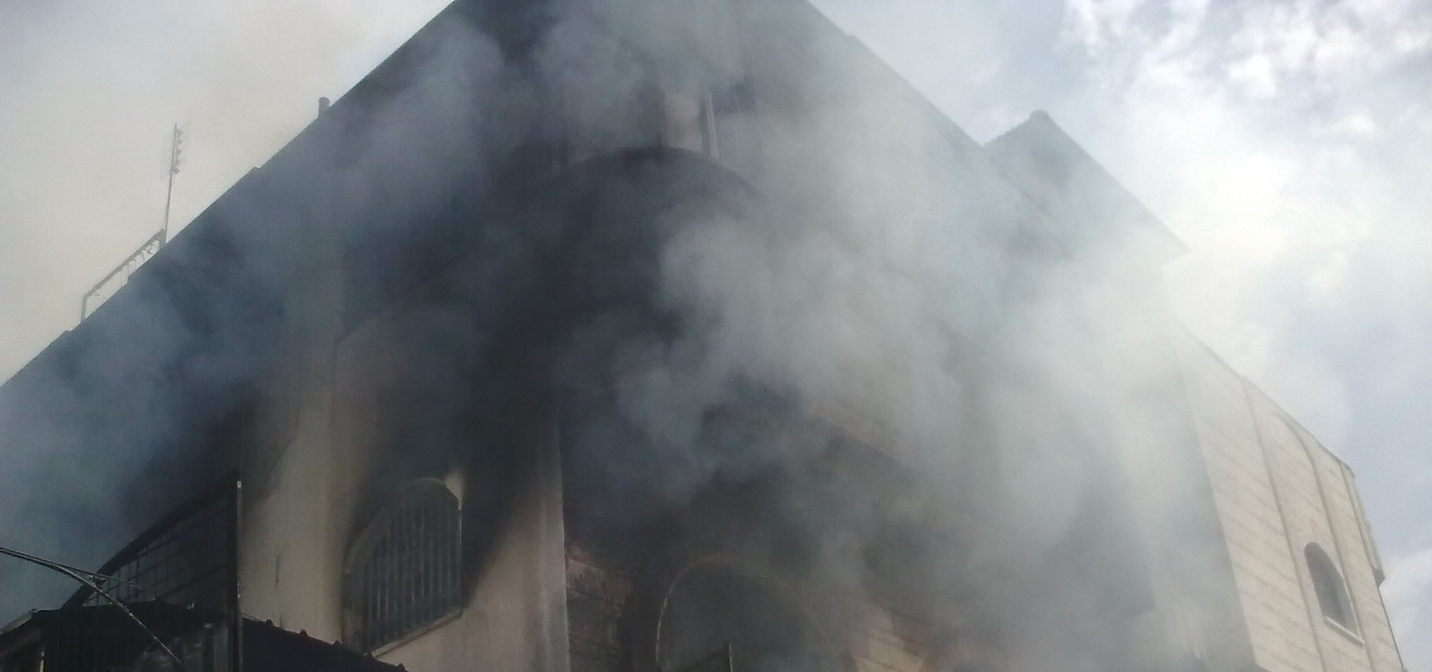 وفاة طفل وإصابة ثلاثة آخرين اثر