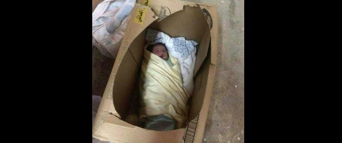 العثور على (لقيط) أمام منزل في