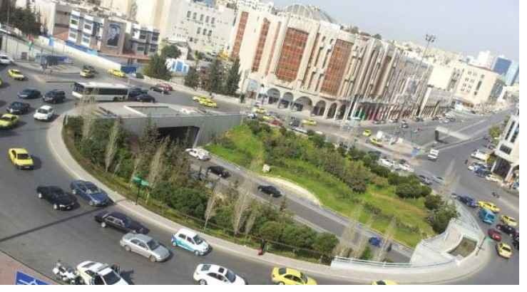 خمسيني يهدد باطلاق النار على نفسه