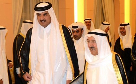 تميم يلتقي أمير الكويت في الدوحة
