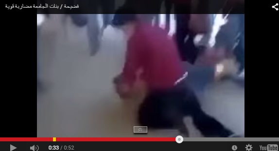 بالفيديو.. مشاجرة بين فتاتين في الجامعة