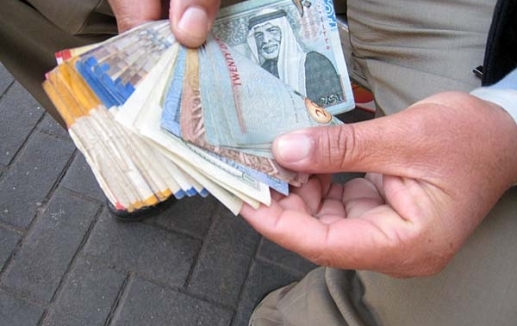 وزير المالية: رواتب العاملين والمتقاعدين في