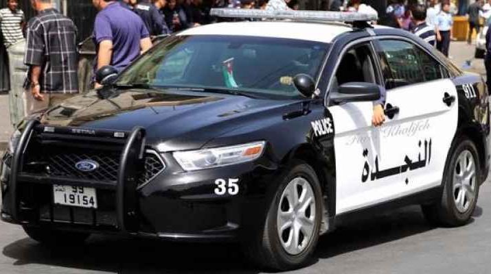 مشاجرة بين شاب وفتاتين وآثار للدماء
