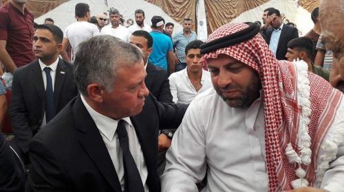 الملك يزور بيت عزاء الجواوده