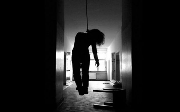 (مراهقة) تشنق نفسها بعد خلاف مع
