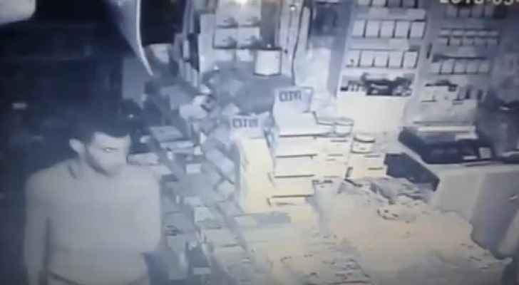 القبض على سارق سوبر ماركت في