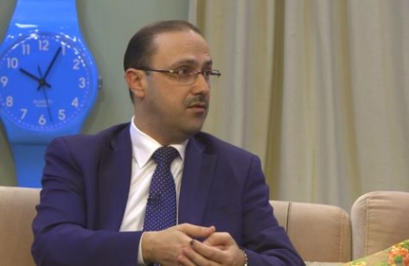 بالفيديو: المومني يجيب على سؤال (كيف