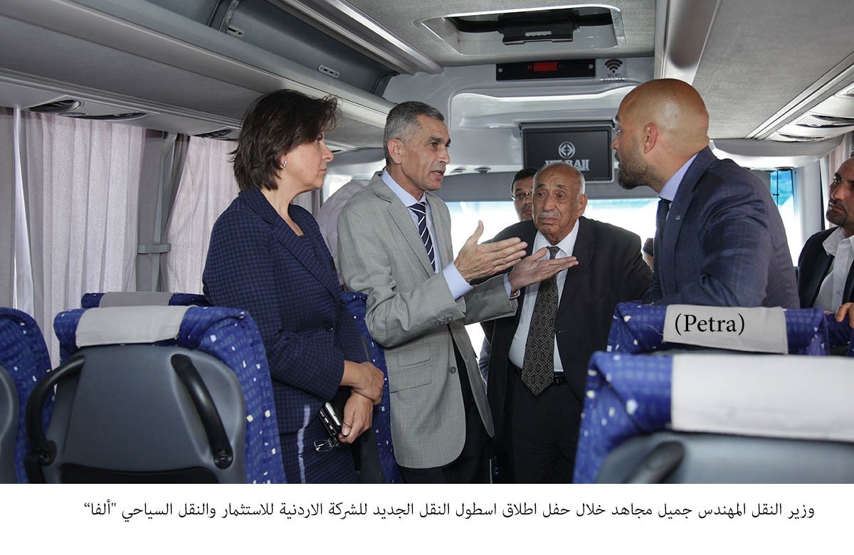 الحكومة تخطط لنقل طلبة المدارس غير