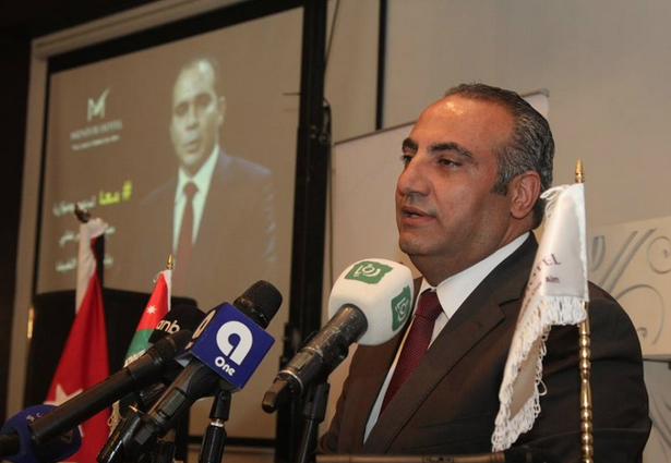 ١٠٠ حافلة لتطوير النقل العام في