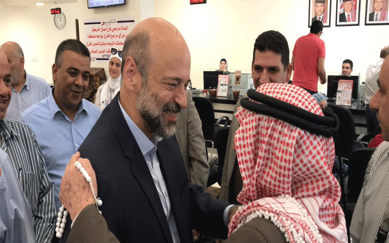 الرزاز يتفقد ادارة التقاعد في الضمان