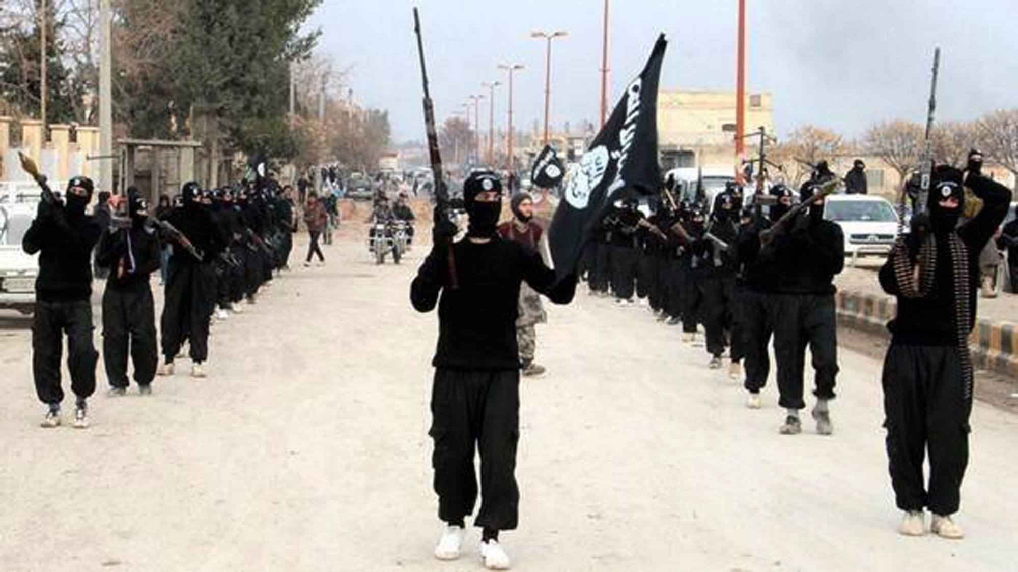 التحقيق مع 4 متهمين بالترويج لداعش