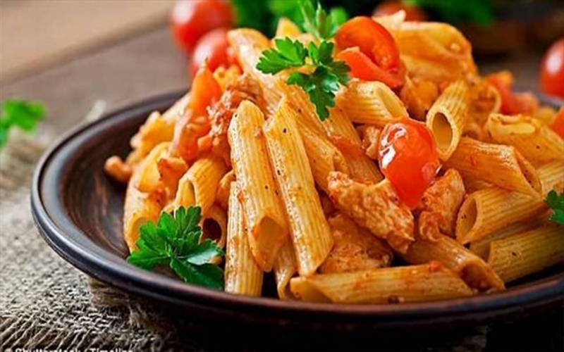 تناول الخبز والمعكرونة قبل النوم يساعد