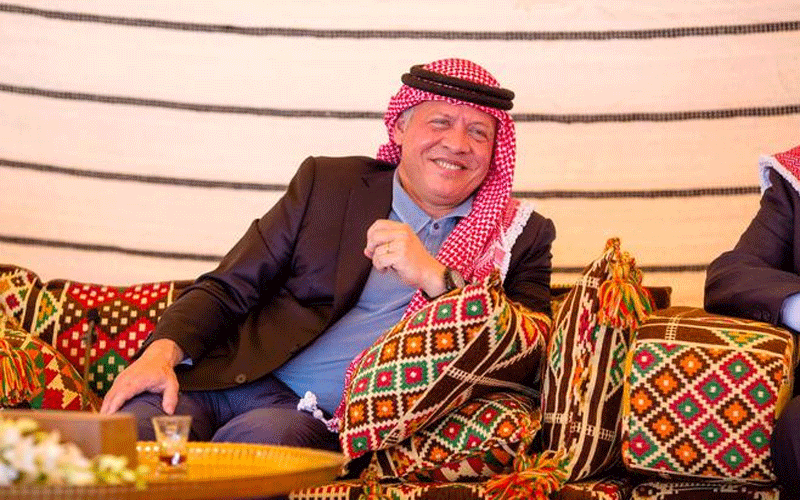 الملك يقيم مأدبة افطار في الديوان