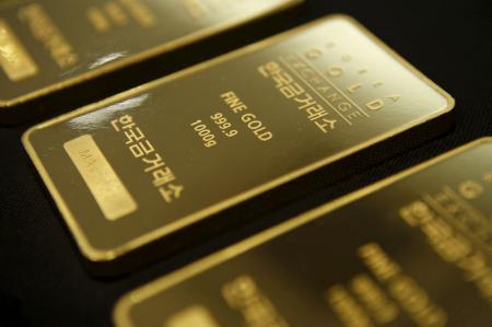 الذهب يتجه لتكبد أكبر خسارة أسبوعية