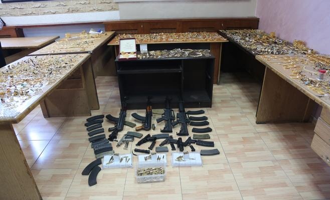 ثقبوا الجدار وسرقوا 26 كغم ذهب