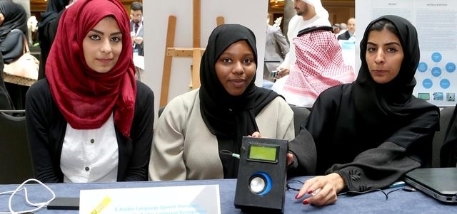3 طالبات يبتكرن جهازا لتعديل النطق
