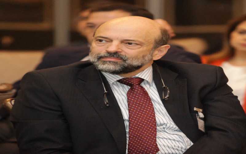 الرزاز يجري تشكيلات إدارية في التربية