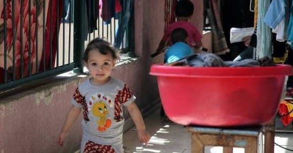 أونروا اللاجئين الفلسطينيين (في الطريق الى