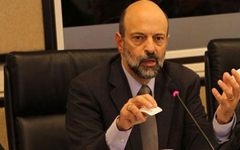الرزاز لشاب على تويتر : قطعنا