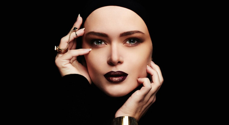 كيف تجمع المرأة بين حجابها وأناقتها؟