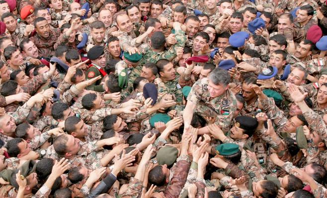 الملك: قرار تعريب قيادة الجيش عزز