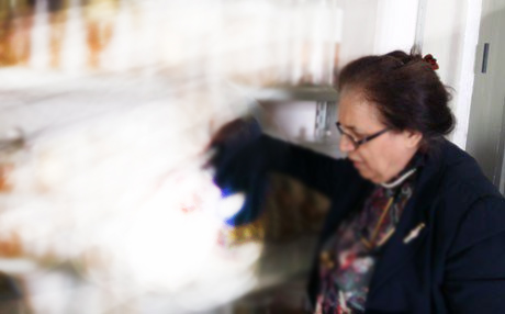 طبيبة كردية تحتفظ بـ122 جثة تعود