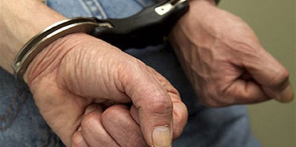 رجل يقتل طفله الرضيع ليعاشر زوجته