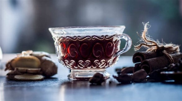 كيف تستخدمين الشاي الأسود لصباغة شعرك