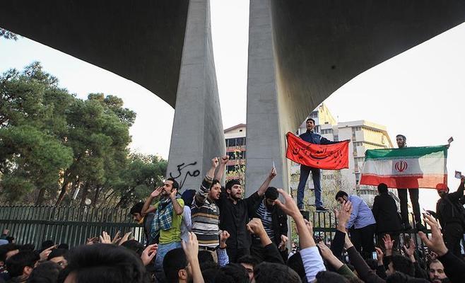 12 قتيلا حصيلة احتجاجات الإيرانيين ضد