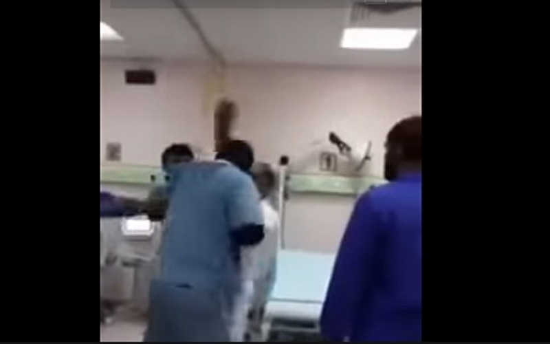 نجل رئيس بلدية يعتدي بالضرب على