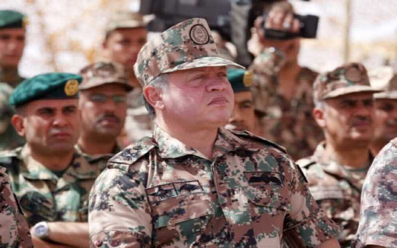 القائد الأعلى يشارك نشامى المنطقة العسكرية
