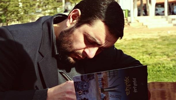 الأجهزة الأمنية تحتجز الروائي أيمن العتوم