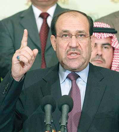 بالفيديو.. متظاهرون يحاصرون مقر إقامة المالكي