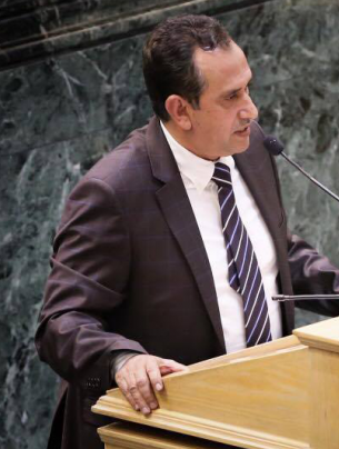 نائب يتهم الذنيبات بفصل 5 أطباء