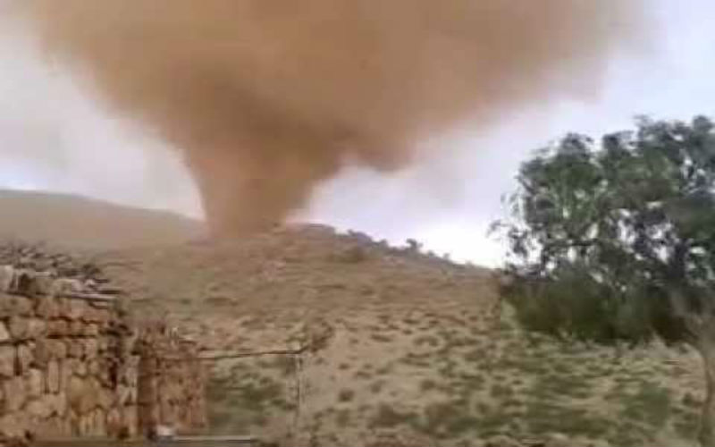 اعصار يتسبب باصابات بشرية واضرار مادية