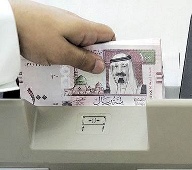 السعودية: عجز في الموازنة بقيمة 15