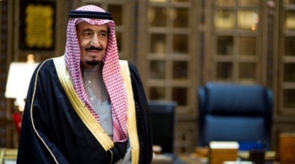 صفع مصورا صحافيا فأقاله الملك (فيديو)