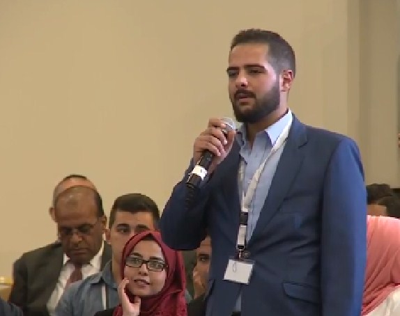 بالفيديو .. شاب كركي يمطر حكومة