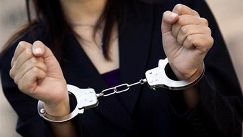 ابنة نائبة تسرق ذهبا بقيمة 8