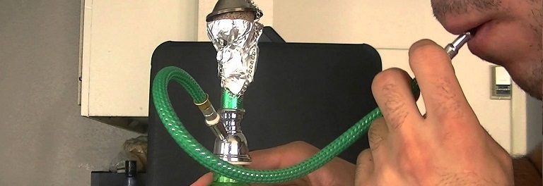 مريض يحول بأرجيلته غرفته بالمستشفى لغرزة
