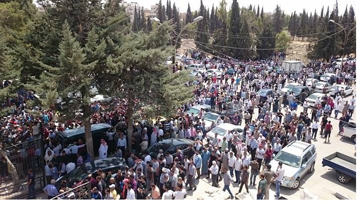 جموع غفيرة تشيع جثمان الشهيد محمد