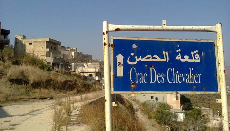 (الحصن) قلعة روسية والموالون يهللون