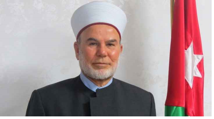 قاضي القضاة ينفي فرض رسوم جديدة