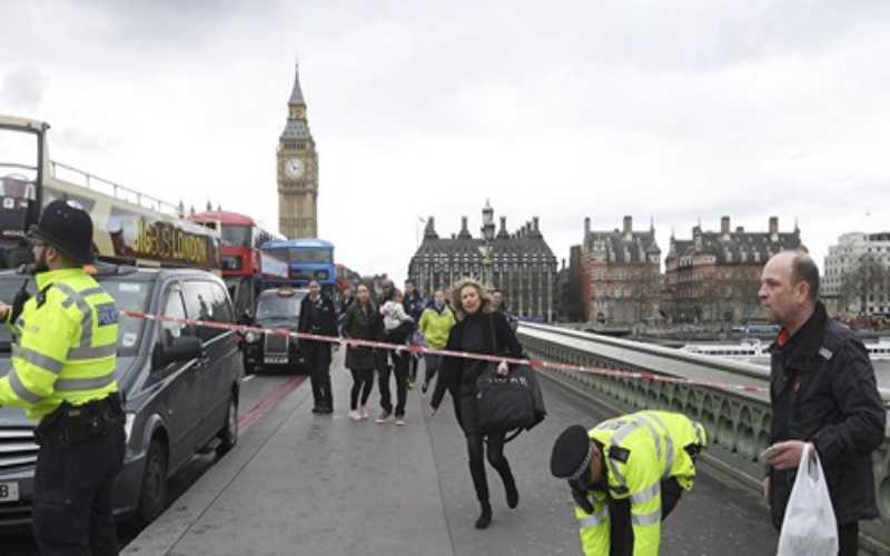 قطار يصدم 3 أشخاص في جنوب